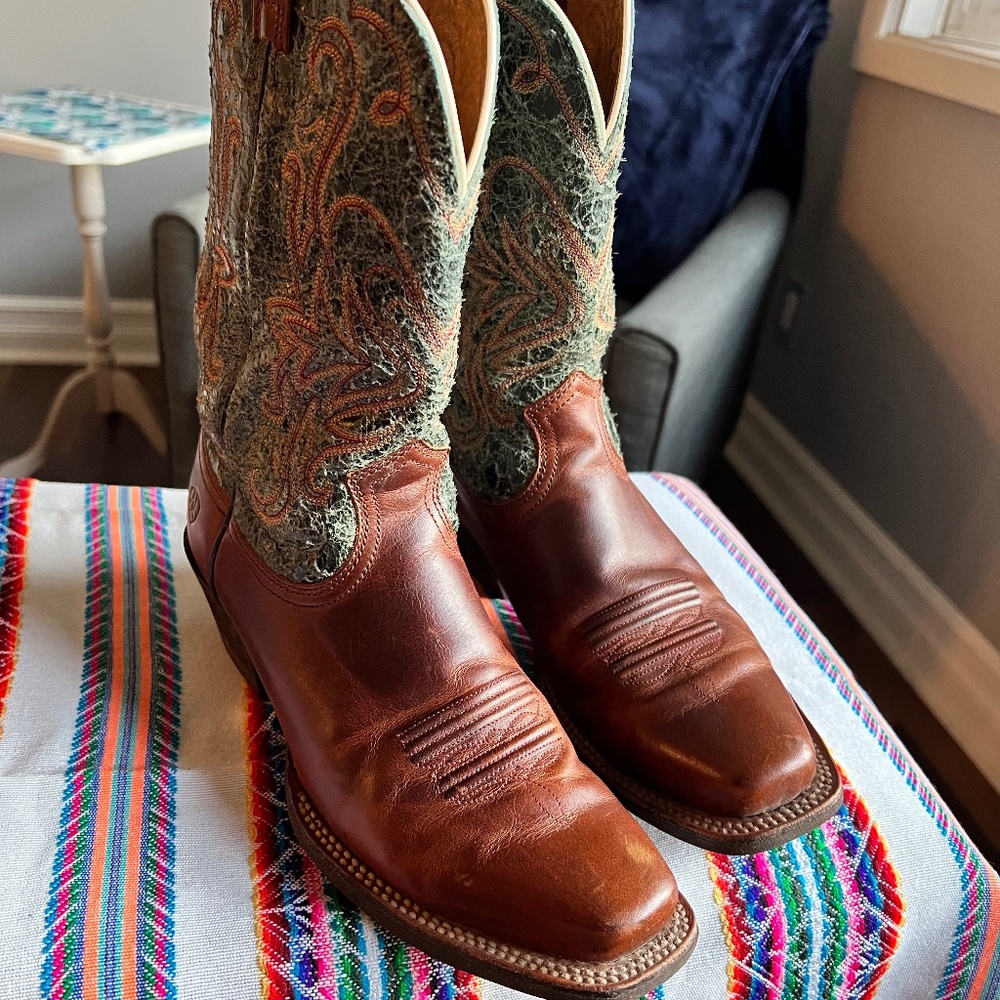 Ariat cowboy boots size 7C